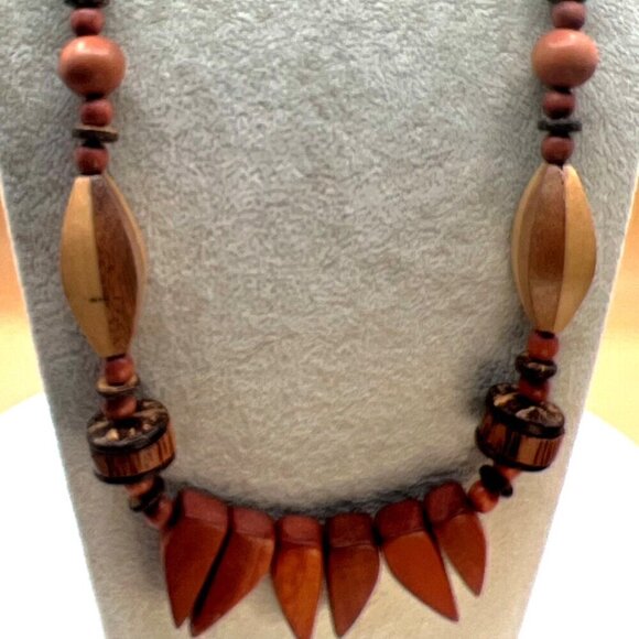 Vintage Bohemian Wooden Beaded Necklace.  C19 - Picture 10 of 12
